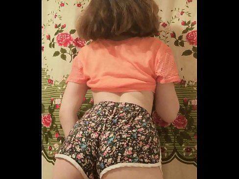 ❤️ Gadis muda seksi menanggalkan celana pendeknya di depan kamera ❤ Video seks pada kami ️