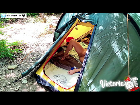 ❤️ Difilmkan di kamera Pria brengsek yang bersemangat dari Orang Asing di dalam tenda ❤ Video seks pada kami ️