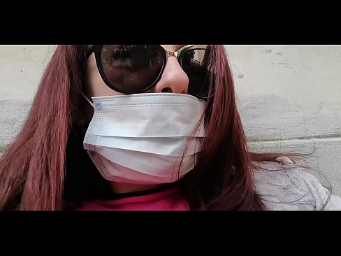 ❤️ Nicoletta membalas dendam pada tetangganya dan kencing di garasinya (Karantina Italia Khusus Covid19) ❤ Video seks pada kami ️